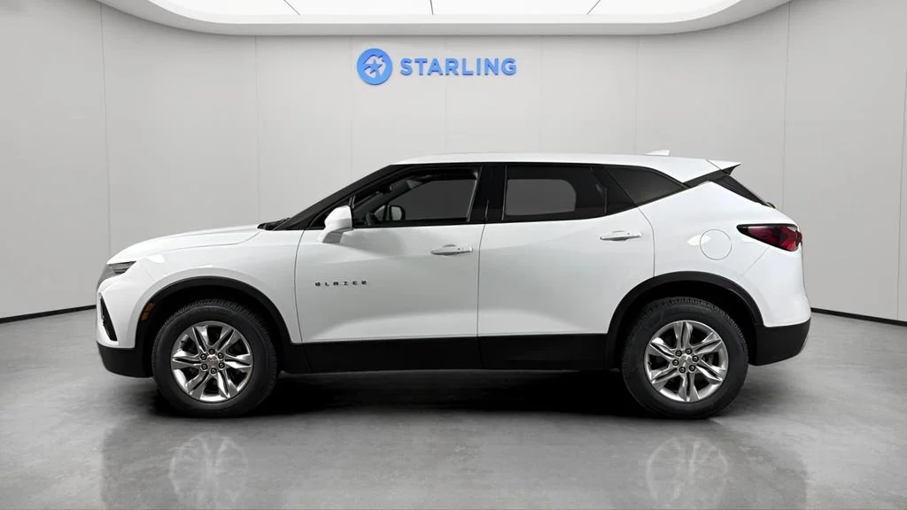 Used 2022 Summit White Chevrolet 2LT image 3