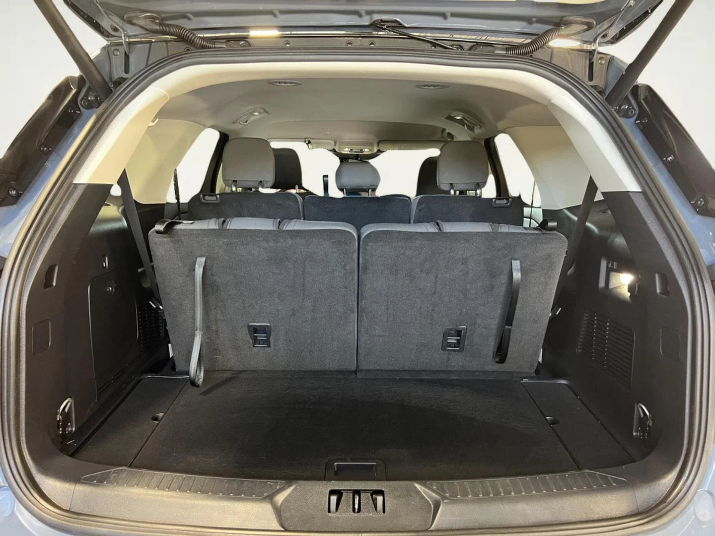 Used 2025 Vapor Blue Ford Active image 8