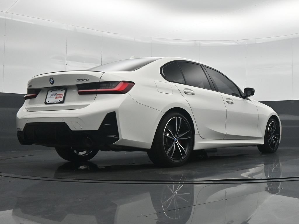 Used 2024 White BMW 330i xDrive image 31