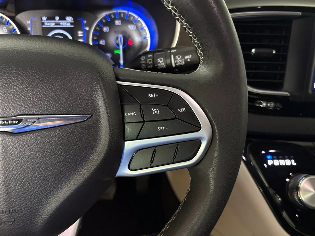 Used 2023 White Chrysler LX image 21