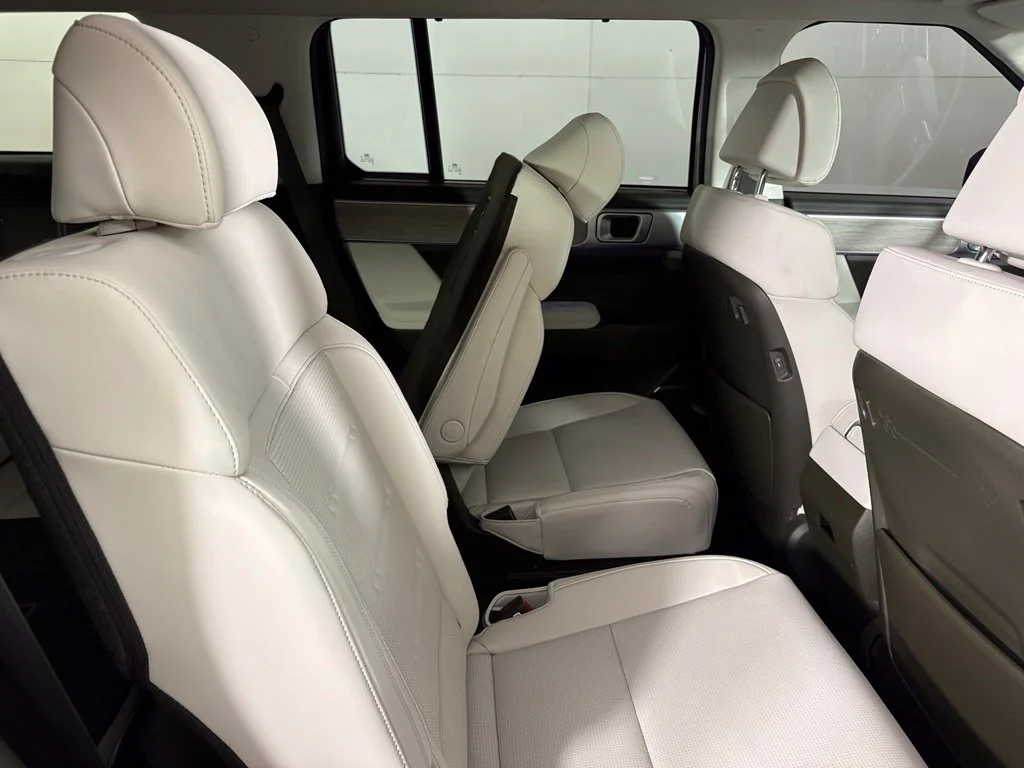 Used 2024 White Hyundai Calligraphy image 17