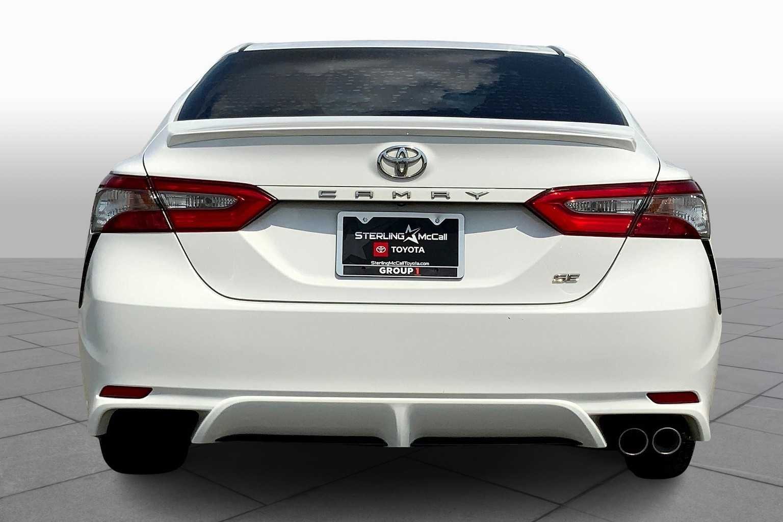 Used 2018 Super White Toyota SE image 5