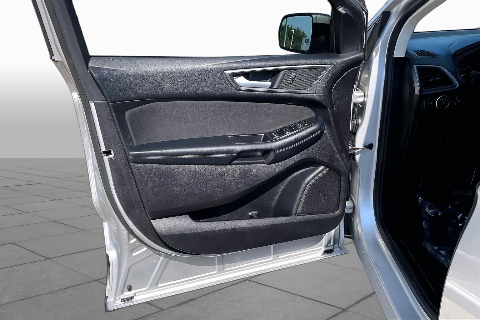 Used 2019 Ingot Silver Metallic Ford SE image 21