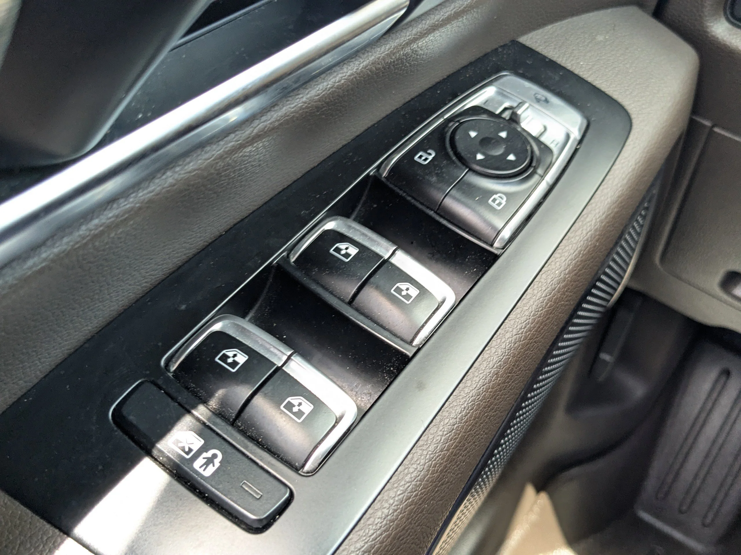 Used 2022 White Kia SX image 24