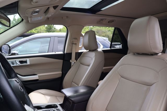 Used 2021 White Metallic Ford Limited image 14