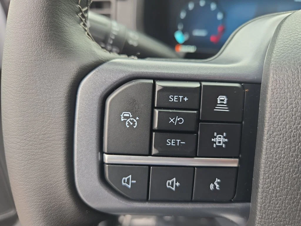 New 2025 Space White Metallic Ford XLT image 48
