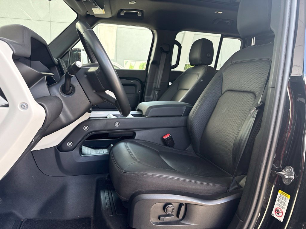 Used 2025 Black Land Rover S image 9