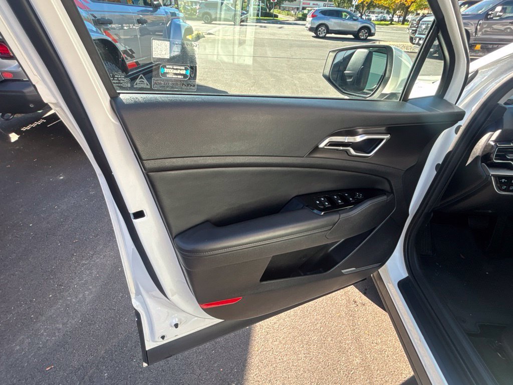 Used 2023 White Kia EX image 10