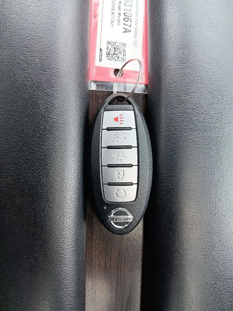 Used 2020 Pearl White Tricoat Nissan Platinum image 29