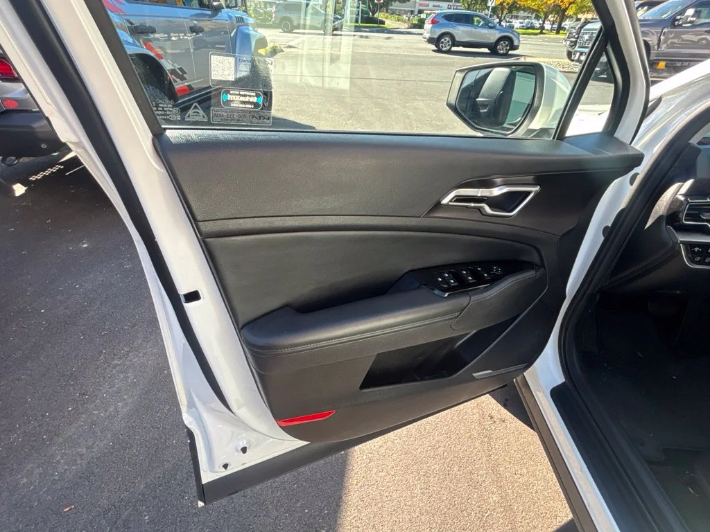 Used 2023 White Kia EX image 10