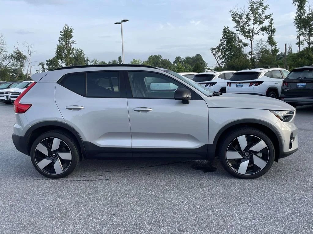 Used 2023 Silver Dawn Metallic Volvo Ultimate image 29