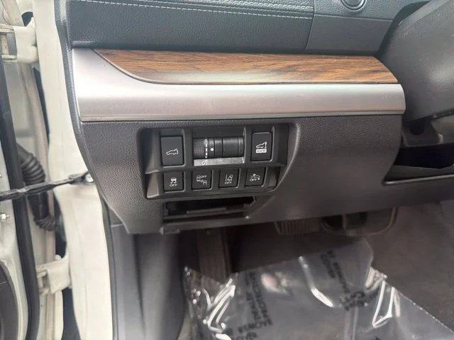 Used 2019 White Subaru 2.5i image 11