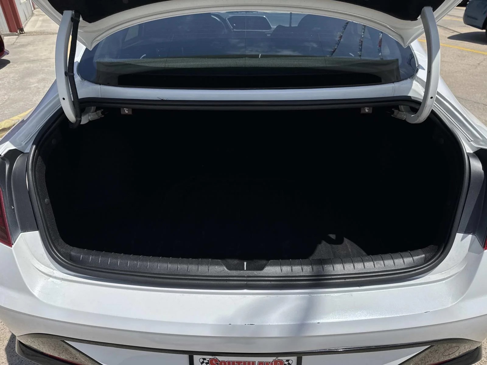 Used 2023 White Hyundai SEL image 8