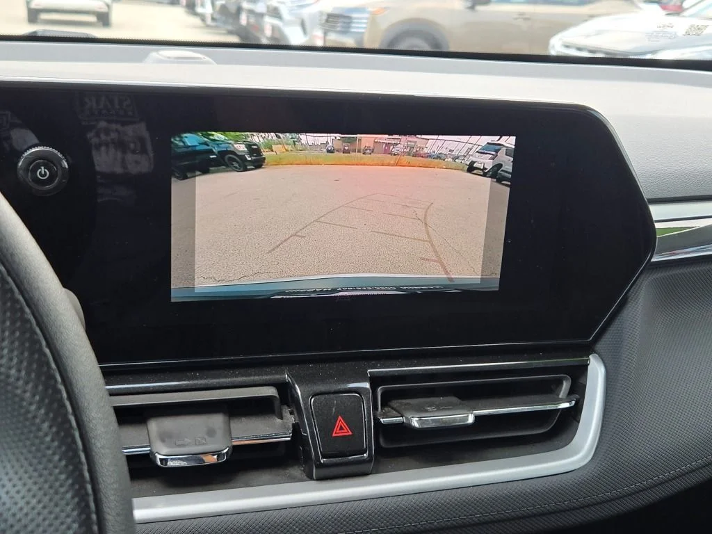 Used 2025 White Chevrolet LT image 25