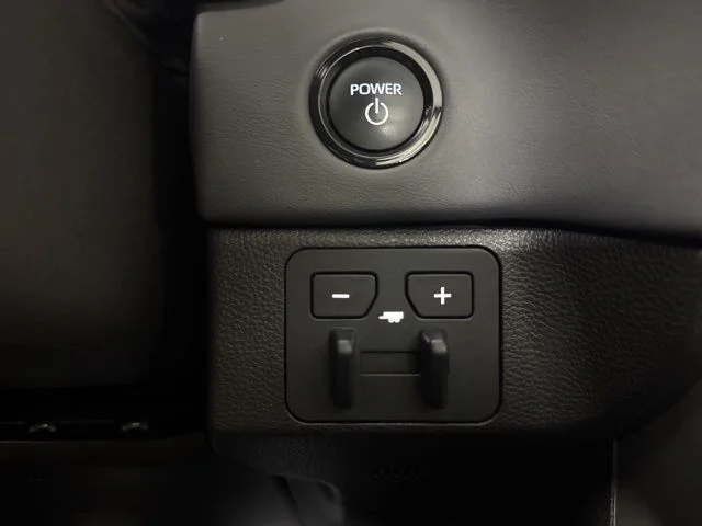 2025 Toyota Tundra Platinum - Photo 18