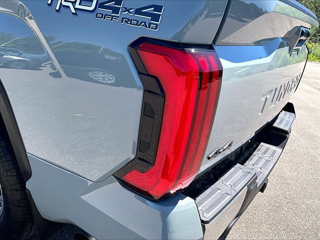 Used 2023  Toyota SR5 image 32