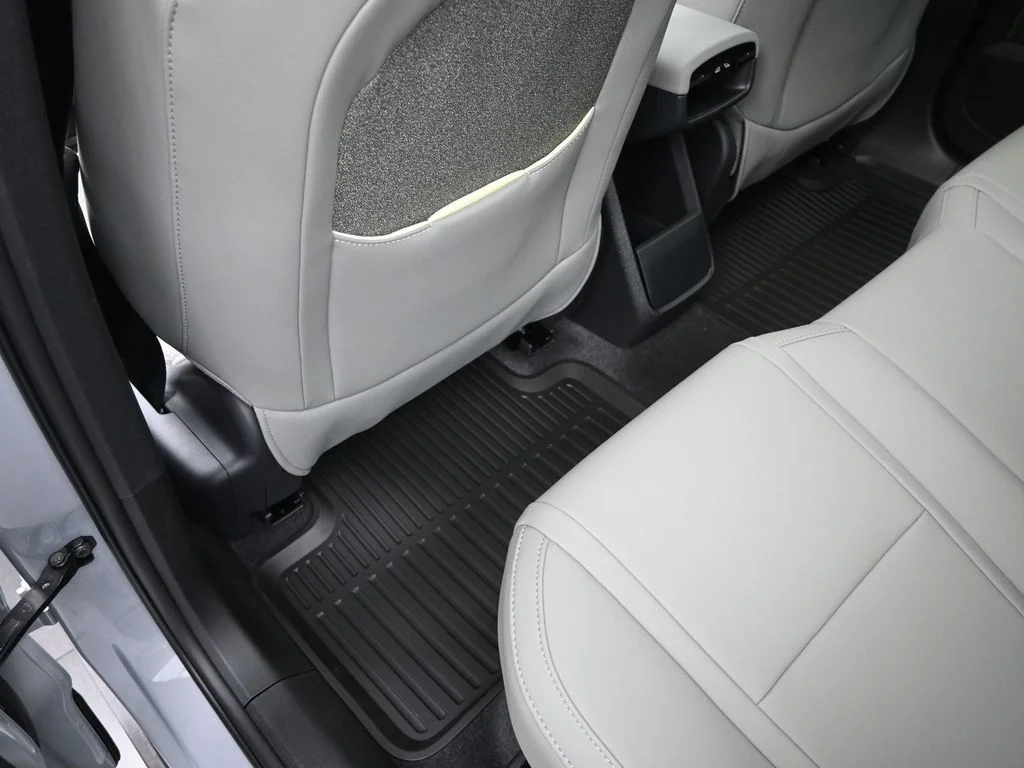 New 2026 Vapour Grey Volvo Twin Motor Performance Plus image 13