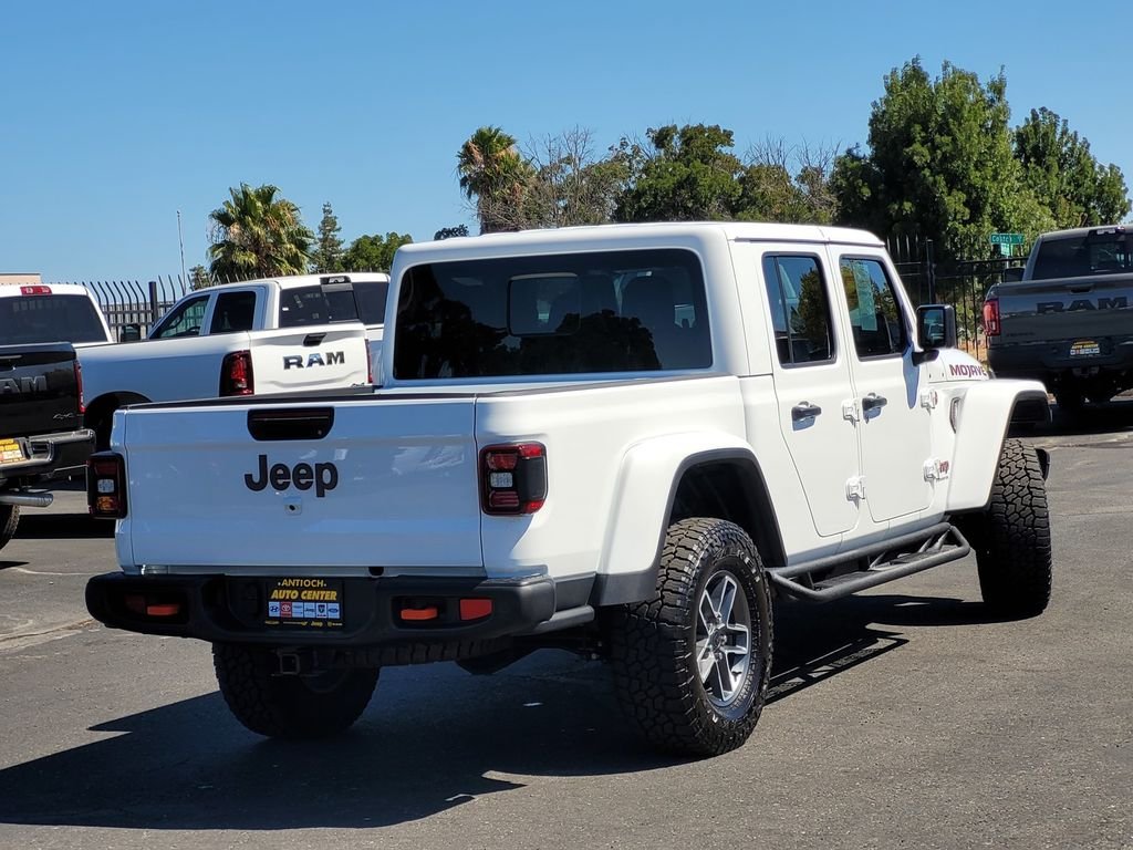 Used 2025 White Jeep Mojave image 4
