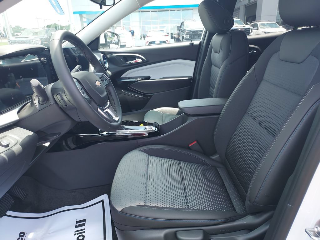 2026 Chevrolet Trax LT - Photo 9