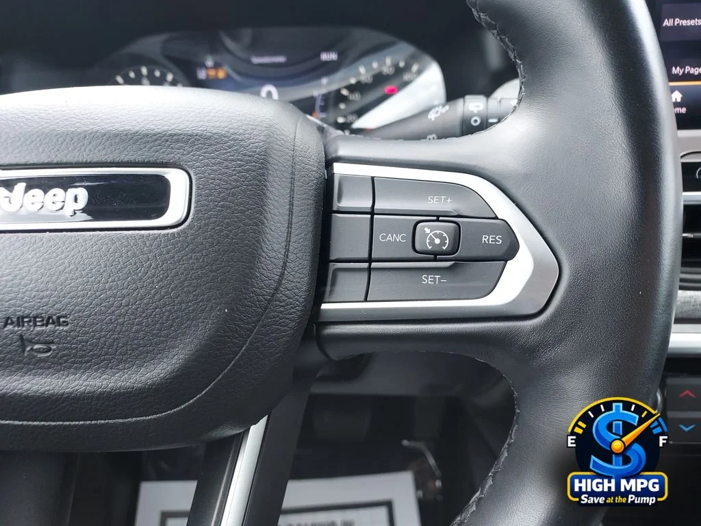 Used 2022 Gray Jeep Latitude Lux image 16