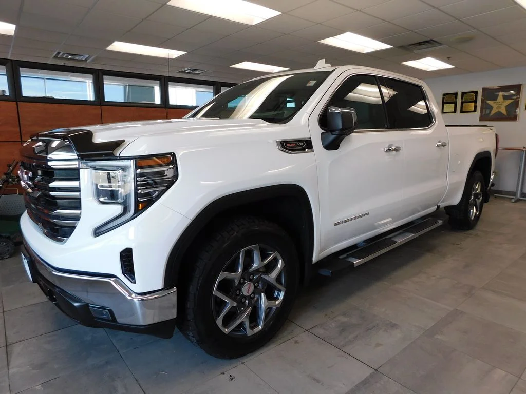 2022 GMC Sierra 4WD Crew Cab Short Box SLT's photo