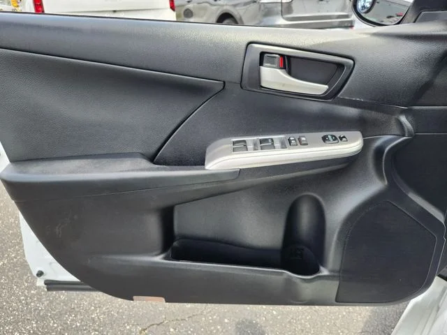 Used 2014 White Toyota SE image 37