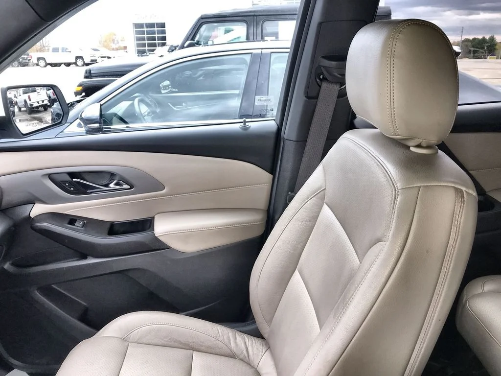 Used 2023 White Chevrolet LT image 22
