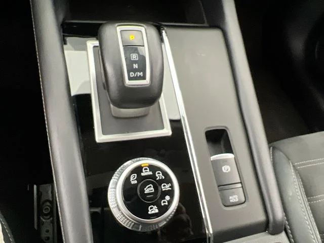 Used 2024 Silver Mitsubishi SE image 27