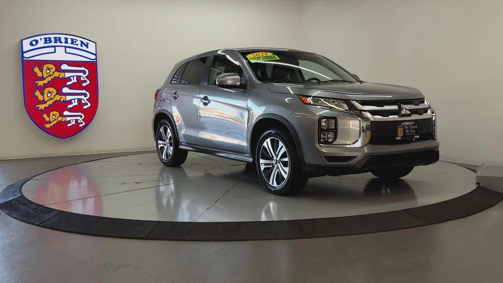 Used 2022 Mercury Gray Metallic Mitsubishi 2.0 SE image 2