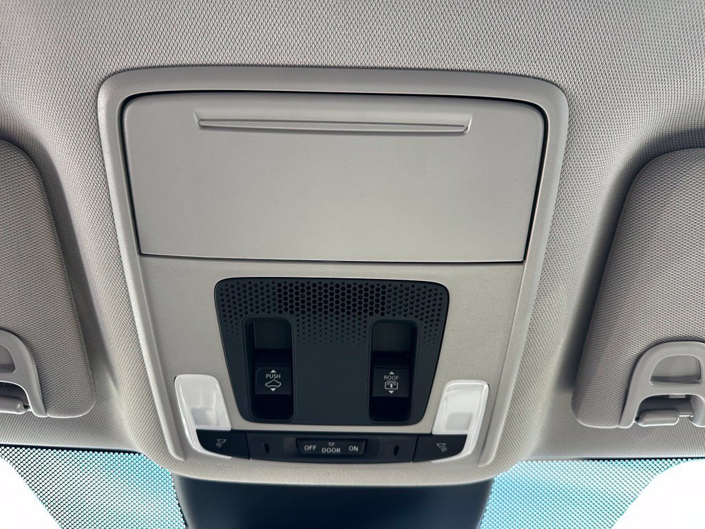 Used 2025 Lunar Silver Metallic Honda Touring image 39