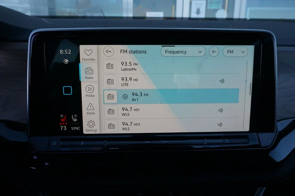 New 2026 Black Volkswagen 2.0T SE w/Technology image 14