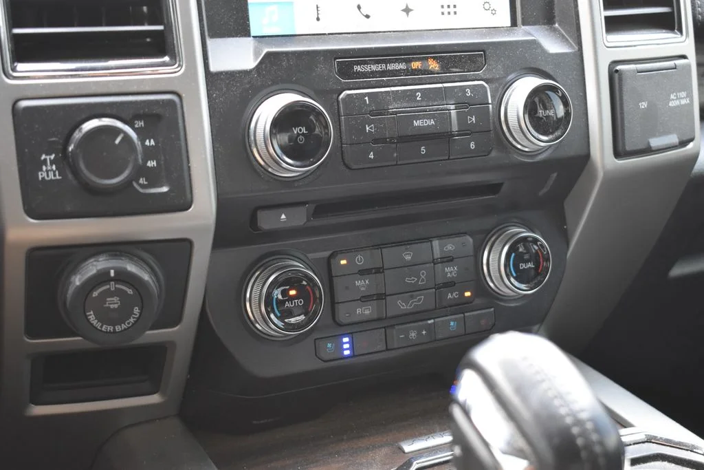 Used 2018 White Platinum Clearcoat Metallic Ford Lariat image 14