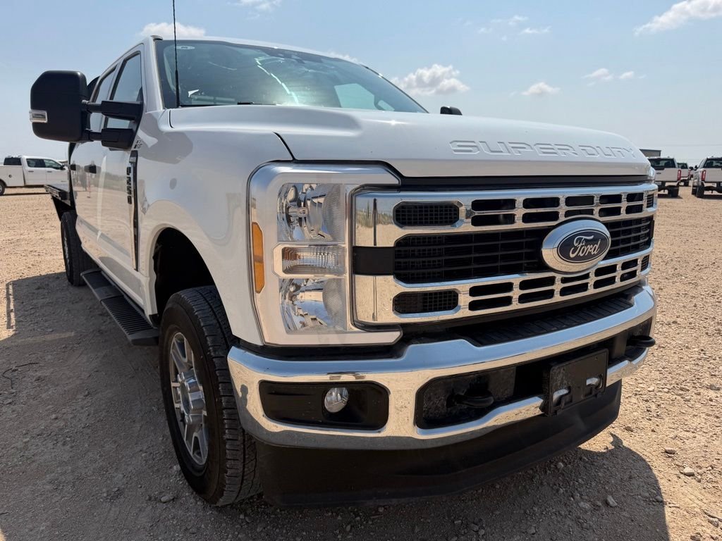 Used 2025 Oxford White Ford XLT image 13