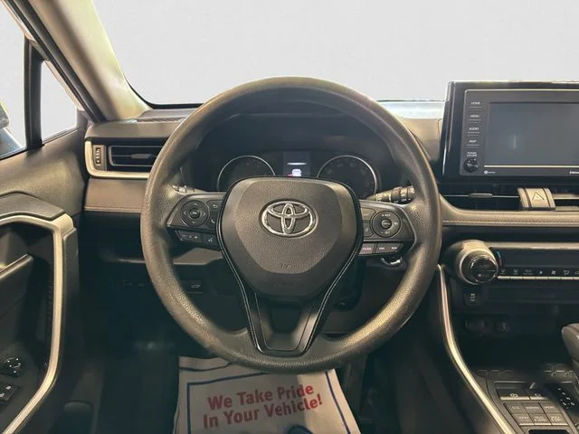 Used 2020  Toyota XLE image 13