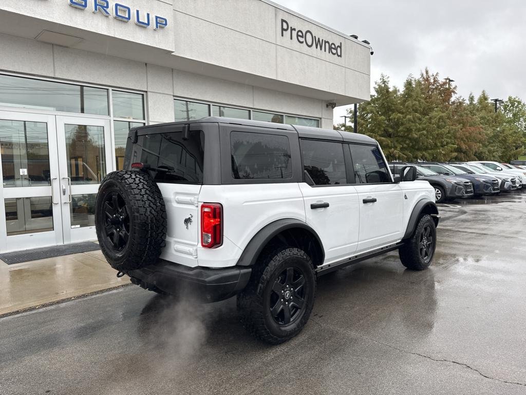 2023 Ford Bronco Black Diamond photo 3