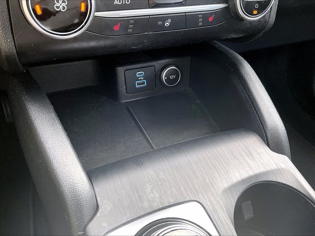 Used 2020 Black Ford SEL image 27