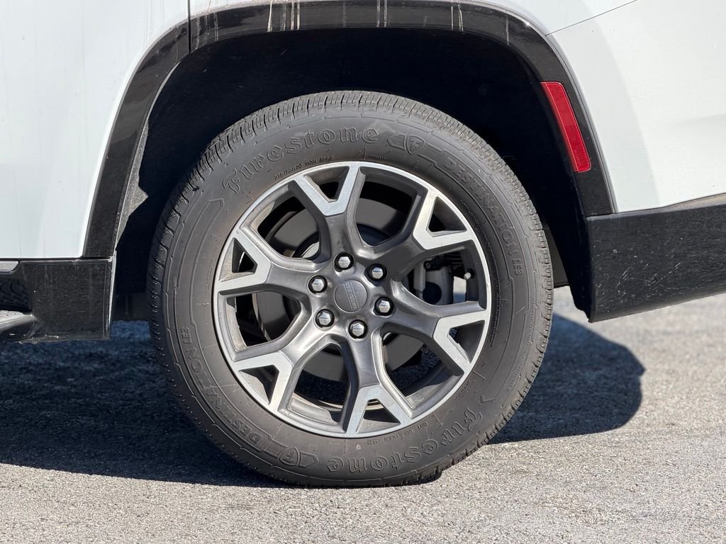 Used 2024 Bright White Clearcoat Jeep Series III image 3