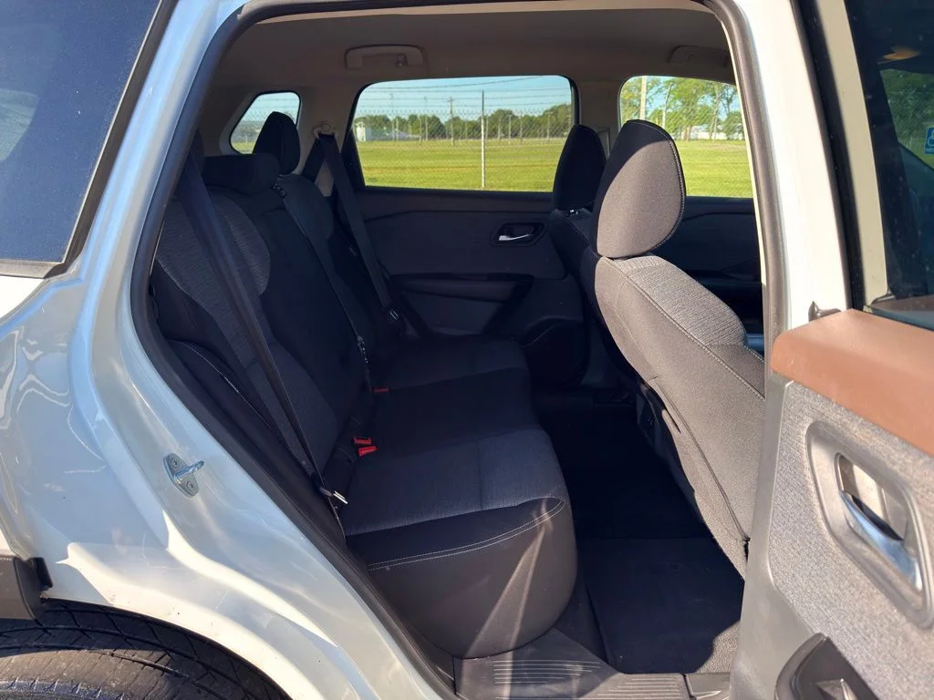 Used 2021 White Nissan SV image 29