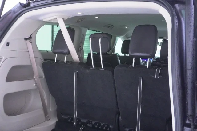 Used 2022 GREY Chrysler Touring L image 7