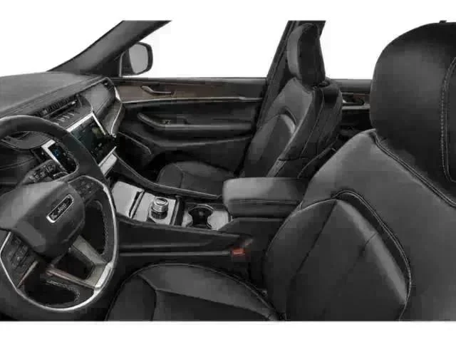 New 2026 Diamond Black Crystal Pearl-Coat Exterior Paint Jeep Limited image 6