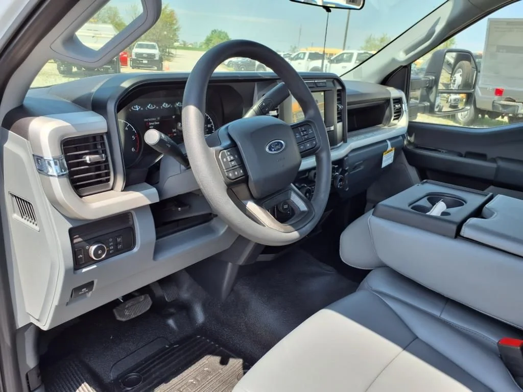 2024 Ford F-450 Super Duty Chassis Cab XL - Photo 8