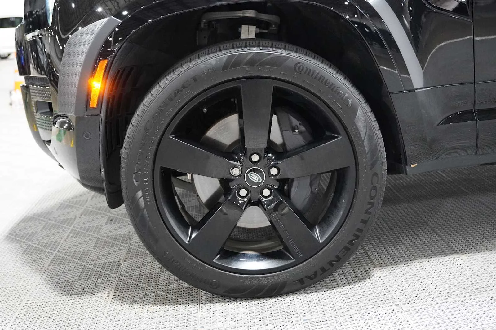 Used 2024 Santorini Black Metallic Land Rover X-Dynamic SE image 7