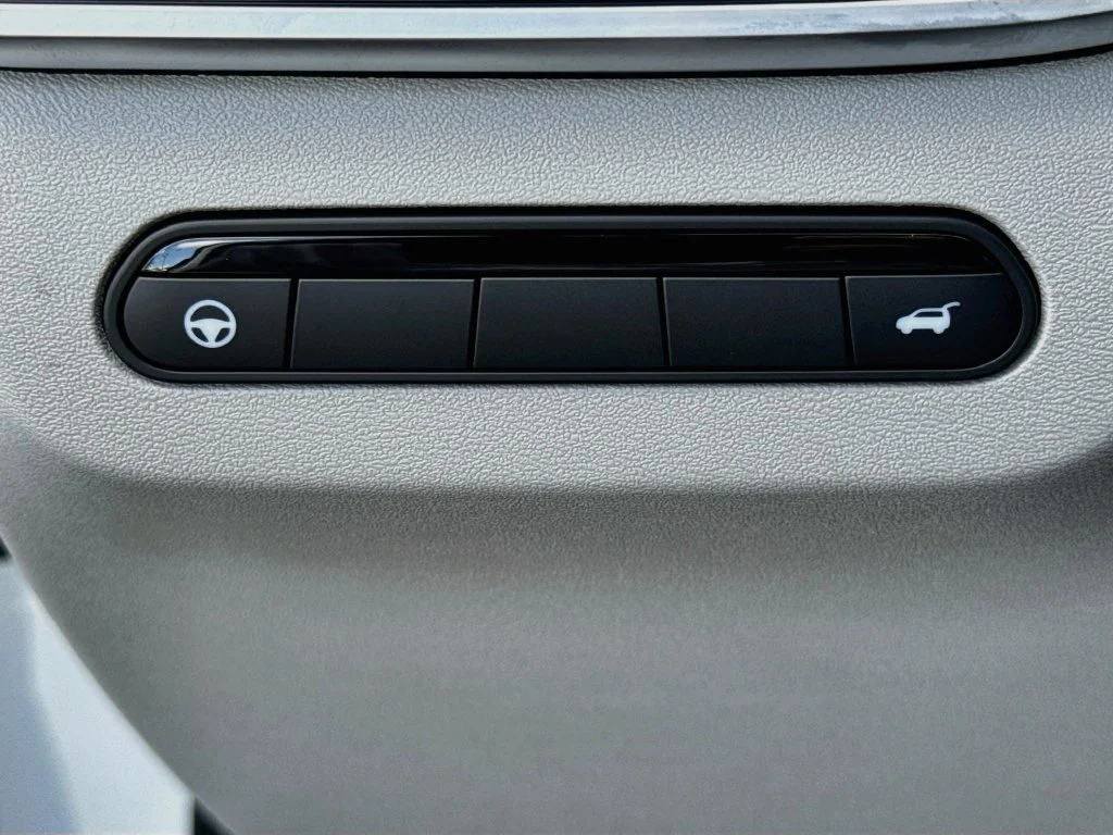 New 2027 White INFINITI LUXE image 10