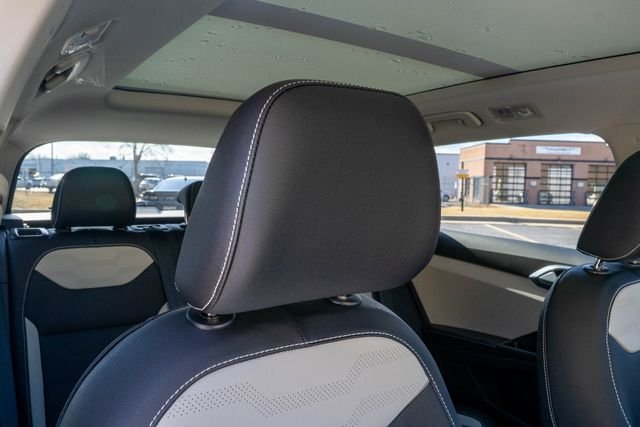 2025 Volkswagen Taos SEL - Photo 13