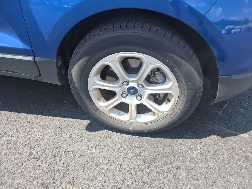 Used 2018 Blue Ford SE image 21