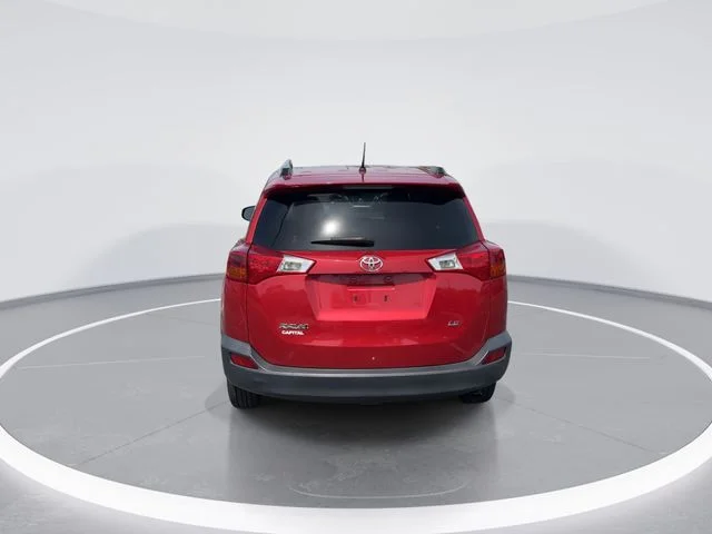 Used 2015 Red Toyota LE image 7