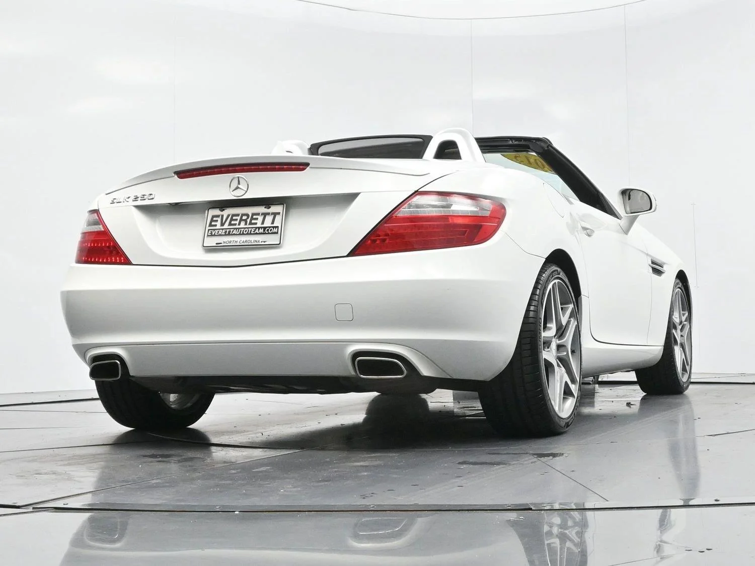 Used 2015 White Mercedes-Benz SLK 250 image 44