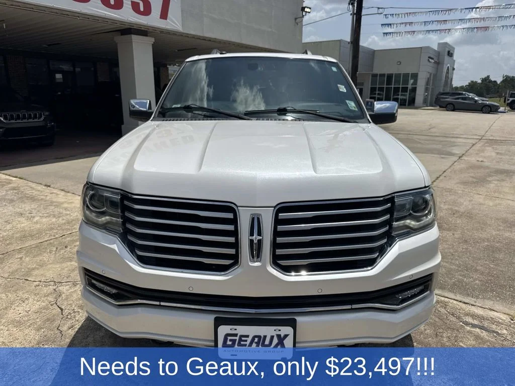 Used 2017 White Lincoln Select image 8