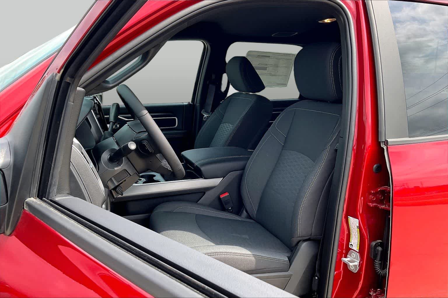 New 2026 Molten Red Pearl-Coat Exterior Paint RAM Big Horn image 9