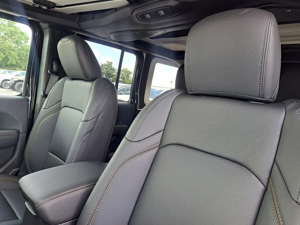 2025 Jeep Wrangler 4-Door Sahara - Photo 17